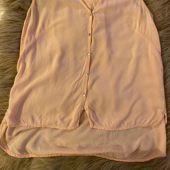 H&M blush pink sleeveless blouse with gold buttons - Picture 6 of 8